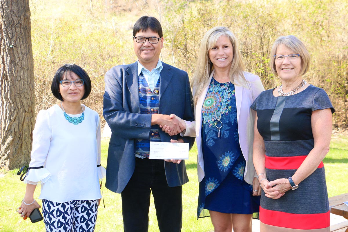 Telus $10K to Aboriginal science health science camp group photo
