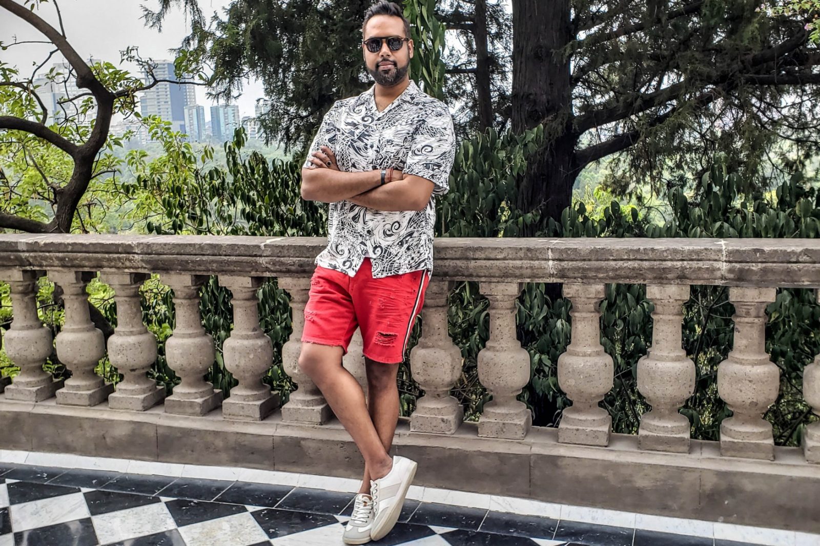 Photo of lifestyle and fashion blogger – Sultan SandurSultan Sandur