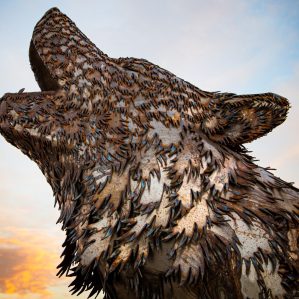 wolf sculpture howling