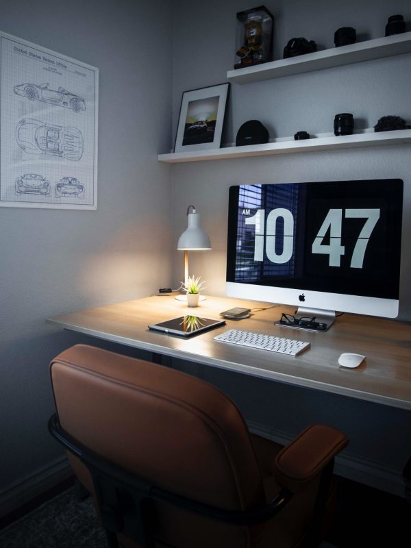 picture of desk with clock