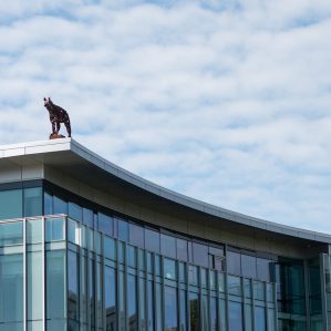 Sk'elép (Coyote) sculpture on the roof of TRU's House of Learning.
